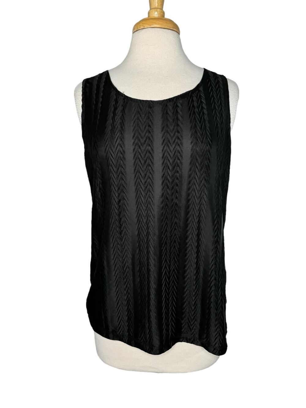 CHICOS ADDITIONS Black Chevron Stripe Lightweight Sleeveless Top Sz Medium (1)